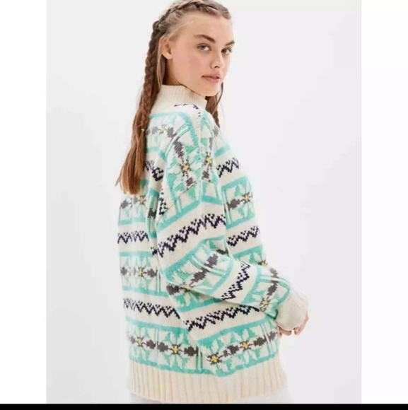 American Eagle WOMEN'S US SMALL Oversized Fair Isle Cream/Green Mockneck Sweater - Picture 5 of 5
